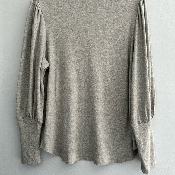 AVA & VIV Gray Long Sleeve Blouse with Large Cuffs - Picture 5 of 6